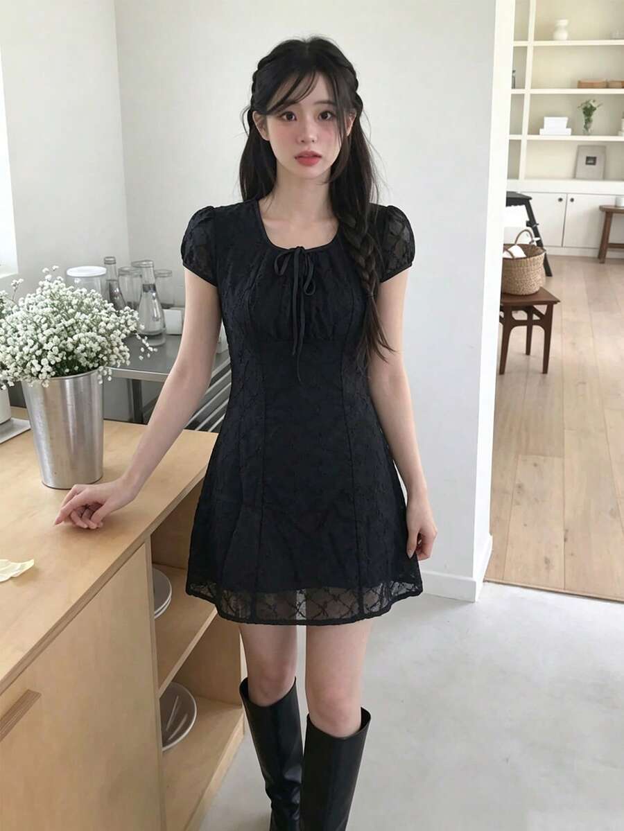 YCYC 韓式蝴蝶結裝飾女款百搭鬆弛感後拉鍊短袖短洋裝 黑色優雅夏季款 - 黑色 - 查看 1