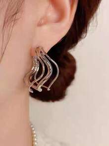 1 Pair Of Fashionable Personalities Exquisite And Elegant Zinc Alloy Earrings Suitable For Women's Daily Commuting - Silver - View 2