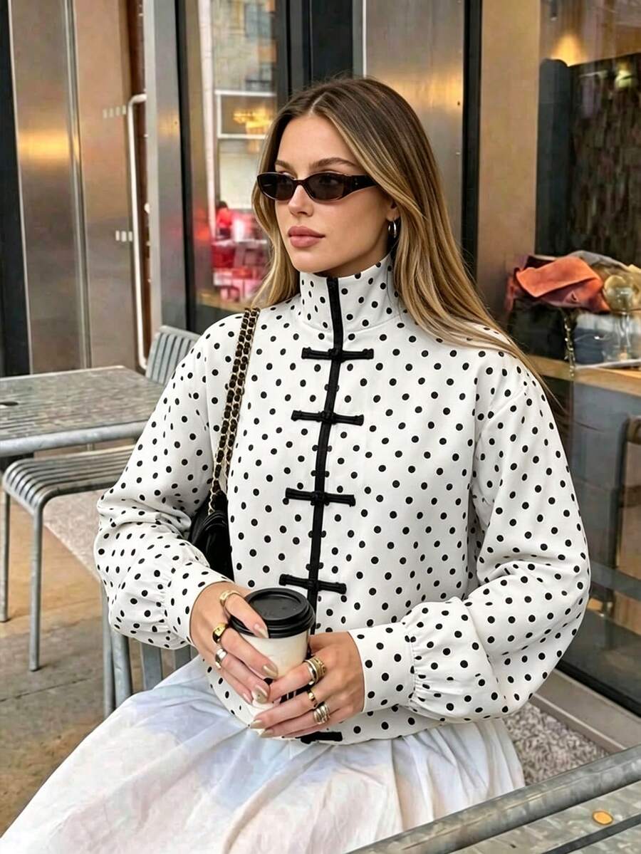 جاكيت نسائي أنيق بطراز صيني جديد بأزرار أمامية ونقاط بولكا، مناسب للخريف والشتاء والاستخدام اليومي والعودة إلى المدرسة، قميص جاكيت بنقاط بولكا وألوان متباينة للعطلات - أبيض - مشاهدة 1