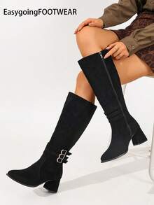 Botas altas de mujer con punta puntiaguda, tacón grueso, cremallera lateral, decoración de hebilla metálica y ante - Negro - Ver 5