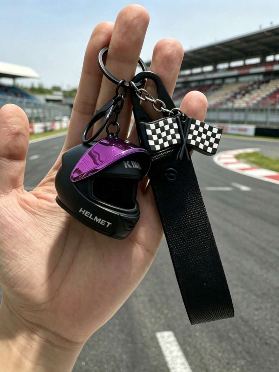 時尚漸層摩托車安全帽鑰匙圈吊飾，附鷹喙扣環與完賽旗，創意摩托車包包掛飾，彩色鏡片迷你安全帽車鑰匙鏈，女款足球服飾配件，數位後背包吊飾，個性化金屬扣男士禮物伴手禮，單車周邊便攜裝飾，安全帽飾品組合，後車廂吊飾情侶鑰匙圈，黑色時尚安全帽模型掛鏈，高端質感合金鑰匙圈