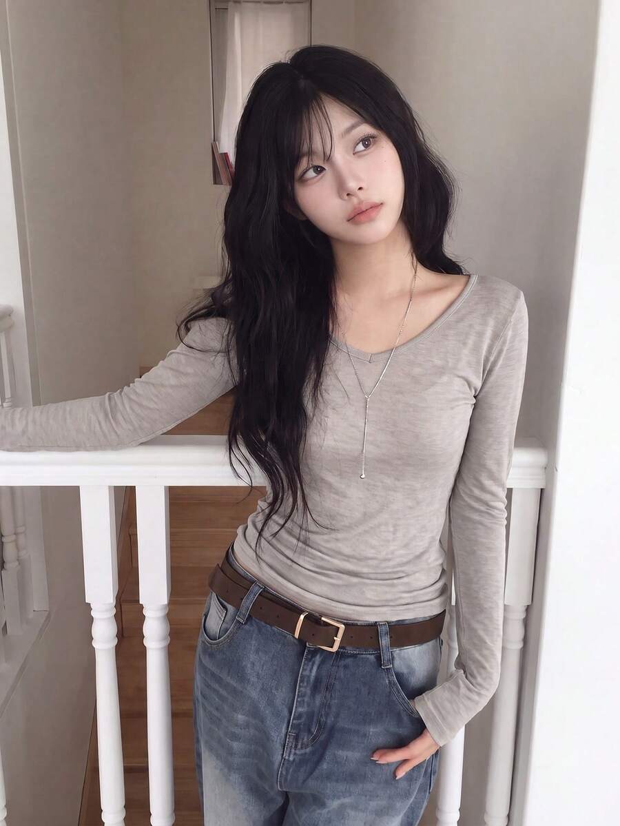 Atasan Kaos Lengan Panjang Leher V Semi-Transparan Gaya Korea Minimalis Serbaguna - Light Grey - View 1