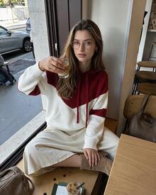 女款大學風拼接色連帽衛衣，休閒秋冬對比色長袖套頭衫，Y2K時尚穿搭 - 紅色 - 查看 5