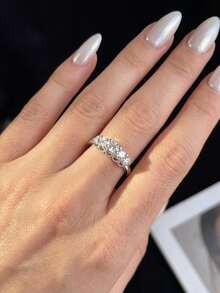 1件優雅心形5顆莫桑鑽戒指（主石0.1ct），適合女性在婚禮和正式場合佩戴 - 五鑽莫桑戒指 - 查看 3