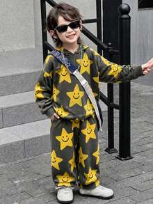 2pcs/Set Setelan Anak Laki-laki Vintage Warna Abu-abu Gelap dengan Motif Wajah Tersenyum Kuning dan Bintang, Hoodie dan Celana Jogger, Cocok untuk Anak Laki-laki dan Anak-anak - Kuning - View 2