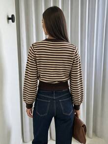 MORI 女款秋冬優雅休閒 Y2K 棕色條紋圓領前扣長袖短版針織開襟衫，適合日常穿著 - 米杏色拼棕色 - 查看 5