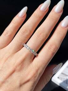 1件 2mm 總克拉重量 0.86 CT 優雅極簡莫桑鑽戒指，925純銀，適合女性婚禮與日常配戴 - 間鑽莫桑戒指 - 查看 3