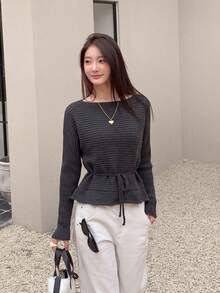 2026 Early Autumn New Dark Gray Cinched Waist Knit Top, Square Neck Ribbed Texture + Belt Ruffle Design, Suitable For Daily Commute And Casual Outings, Basic Style With Effortless Sophisticated Look - Grey - View 5