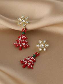 A Pair Of Christmas And New Year's Stylish Party Snowflake Festive Christmas Tree Earrings - Red - View 3