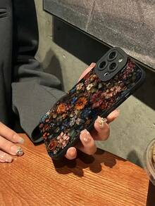 Women's Black Floral Soft Edge Anti-Drop Phone Case, Autumn/Winter Vibe, Daily Versatile, Compatible With Apple 18Pro/18ProMax/17/17Pro/17ProMax/16/16Pro/16Plus/16ProMax/15/15Pro/15ProMax/15Plus/14/14Pro/14ProMax/13/13Pro/13ProMax/12/12Pro/12ProMax/11/7/8, Suitable As Birthday Gift, Back To School Gift, Essential Women's Phone Accessory Daily Replacement Phone Case - Black - View 4
