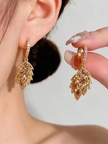 1 Pair Of Fashionable Personalities Exquisite And Elegant Maple Leaf Earrings Suitable For Wedding Parties And Gift Giving ﻿ - Champagne - View 8