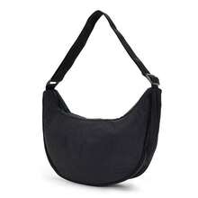 Tas Selempang Setengah Lingkaran Nilon dengan Resleting Logo adidas Originals 4.8L, Unisex, Hitam - Hitam - View 4