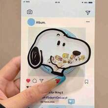 1 قطعة حامل هاتف وسادة هوائية Snoopy جديد 2026، بنمط أنيق، قابل للتوسيع والطي بحرية، بدون استخدام اليدين، هدية مفاجأة للأصدقاء والعائلة في رأس السنة وعيد الهالوين والكريسماس (نمط عشوائي) - متعدد الألوان - مشاهدة 3