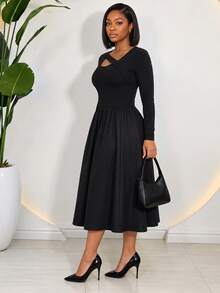 NOU Women'sMid-Length Dress, Cross-Neck, Slim-Fit, Long Sleeve, Patchwork, Lightweight Breathable Fabric, Oversized A-Line Silhouette, Comfortable Fit - Black - View 4