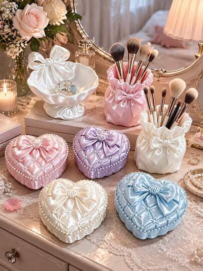 3 Sizes Storage Display Items, Satin Bow Vanity Organizer Set, Makeup Brush Holder Bag, Heart-Shaped Quilted Jewelry Box, High-Foot Ring Jewelry Tray, Exquisite Vanity Cosmetic Storage Supplies, Multiple Soft Macaron Color Options Available For Categorized Storage Of Beauty Accessories, Suitable For Women And Girls, High-Value Desktop Decoration, Gift For Ladies And Girls, Suitable For Boutique Store Counter Display