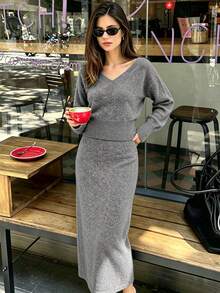 Women's Solid Color V-Neck Slim Fit Waist-Cinching Short Top + Long Skirt Knit Set, Elegant Sexy Versatile Mid-Length Dress Set For Autumn/Winter - Grey - View 2