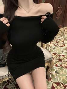 Gaun Rajut Wanita Desain Harian Warna Polos Model Bahu Terbuka Seksi dengan Potongan Pinggang yang Mengencangkan, Cocok untuk Tahun Baru - Hitam - View 3