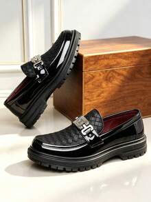 QRLQRL 1 Pair Men's Woven Pattern Metal Buckle PU Upper Rubber Sole Slip-On Business Casual Loafers - Black - View 3