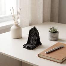 3D Printed Gothic Style Phone Stand, Replicating Church Window Design. 3D Skull Carving, Dark Vintage Appearance. Place On Desk, Support Phone, Free Your Hands. Compatible With Most Phone Models. Exquisite Craftsmanship, Clear Texture. Decorate Desk Space, Highlight Personal Style. Unique Niche Style, Personalized Holiday Gift - Black - View 2