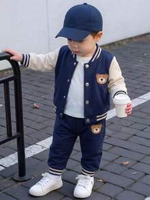 Spring/Autumn Boys' College Style Bear Baseball Jacket 2-Piece Set, Colorblock Raglan Long Sleeve With Cream Contrast Striped Collar, Cuffs And Hem, Matching Same-Color Elastic Cuffed Sweatpants, Suitable For School, Sports, Outings And Preschool, Cute Casual Outfit For Toddlers And Young Children - Royal Blue - View 2