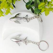 2pcs Realistic 3D Shark Shaped Keychains, Polished Silver Alloy Shark Keyring, Portable Ocean Theme Decoration, Can Be Hung On Keys, Backpacks, Handbags, Cool Gift For Friends And Family, Perfect Holiday Gift For Ocean Animal Lovers - Silver - View 4