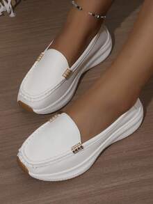White Pebble Pattern Thick Sole Loafers Moccasins, Women's Slip-On Flat Shoes, Metal Buckle Decor, Round Toe Chunky Sole, Lightweight Casual Spring Flats - White - View 4