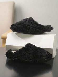 1 Pair Kids Thermal Lined Slippers For Autumn/Winter, Soft Plush Skin-Friendly Lining, Closed Toe Design For Foot Protection, Suitable For Boys To Wear At Home For Playing, Doing Homework And Living Room Activities, Warm And Comfortable Casual Slippers - Black - View 5