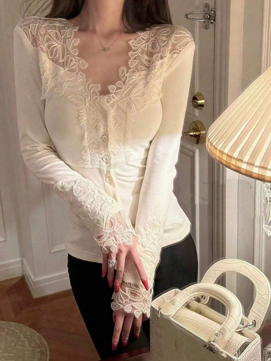 純色前扣蕾絲拼接約會款秋冬溫柔優雅純欲風刺繡重工蕾絲V領長袖修身上衣 - 杏色 - 查看 1