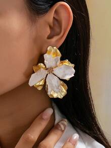 1 Pair Vintage Enamel Flower Stud Earrings For Women, White Black Pink & Burgundy Metal Large Floral Earrings, Elegant Evening Double Layer 3D Flower Accessories, Light Luxury Retro Daily Exaggerated Atmosphere Earrings - White - View 3