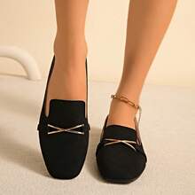 Sepatu Loafer Wanita Model Slip-On dengan Gesper Logam Bahan Suede dan Ujung Persegi - Hitam - View 3