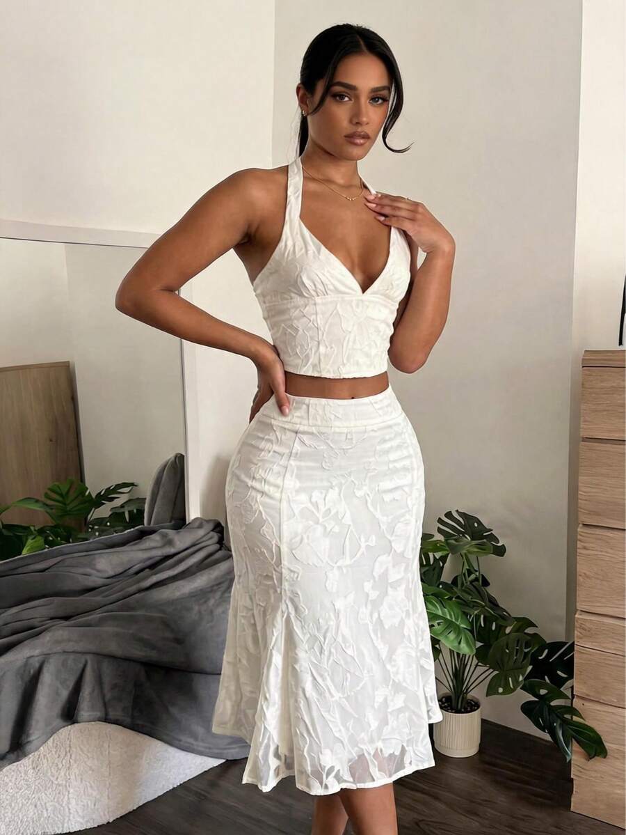 Da Jade Set 2 Potong Wanita Elegan Putih Tekstur Motif Bunga Halter Backless, Crop Top Pas Badan Lembut dan Rok Midi Flare Slim Serasi - Putih - View 1