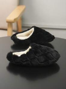 1 Pair Kids Thermal Lined Slippers For Autumn/Winter, Soft Plush Skin-Friendly Lining, Closed Toe Design For Foot Protection, Suitable For Boys To Wear At Home For Playing, Doing Homework And Living Room Activities, Warm And Comfortable Casual Slippers - Black - View 4