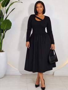 NOU Women'sMid-Length Dress, Cross-Neck, Slim-Fit, Long Sleeve, Patchwork, Lightweight Breathable Fabric, Oversized A-Line Silhouette, Comfortable Fit - Black - View 1