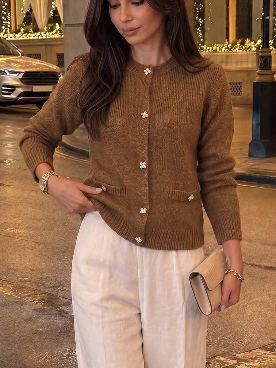 Cardigan Rajut Lembut Leher Bulat Bergaya Vintage untuk Wanita, Kancing Motif Bunga dengan Saku, Pakaian Kencan Musim Gugur/Musim Dingin yang Nyaman dan Modis