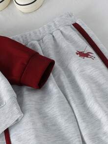 2pcs Boys (Infant) Casual Sporty Pony Rider Print Colorblock Raglan Crew Neck Long Sleeve Sweatshirt & Side Stripe Jogger Sweatpants Set, Spring/Autumn - Burgundy - View 7