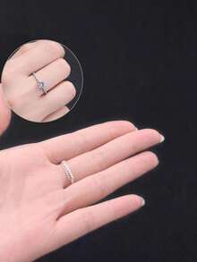 Transparent Invisible Ring, Small Size, Comes With Multi-Functional Transparent Ring Adjustment Tool. The Ring Is Made Of Elastic Material, And The Size Can Be Adjusted By Spring Wire Winding. Multiple Sizes Fit Different Ring Shapes And Styles, Preventing The Ring From Slipping Off. - Transparent - View 2