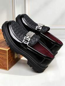 QRLQRL 1 Pair Men's Woven Pattern Metal Buckle PU Upper Rubber Sole Slip-On Business Casual Loafers - Black - View 2