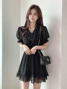 Gaun Wanita YCYC Warna Polos Kerah V Bahan Mesh Renda Lengan Pendek Kancing Depan Pinggang Serut - Hitam - View 4