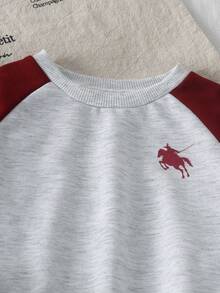 2pcs Boys (Infant) Casual Sporty Pony Rider Print Colorblock Raglan Crew Neck Long Sleeve Sweatshirt & Side Stripe Jogger Sweatpants Set, Spring/Autumn - Burgundy - View 5