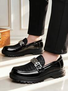 QRLQRL 1 Pair Men's Woven Pattern Metal Buckle PU Upper Rubber Sole Slip-On Business Casual Loafers - Black - View 4