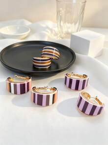 1 Pair Vintage Striped Wide Hoop Earrings, Dopamine Color-Block Resin Ear Cuffs, Y2K Style Face-Slimming Earrings, Retro Vibe Personalized, Suitable For Women's Daily Wear - Striped Hoop Earrings - View 2