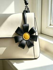 JRESSIAL 1pc Daisy Flower Pendant, Fresh Floral Decoration, Fashionable & Exquisite Hanging Charm, Cute Personalized Backpack Charm, Shoulder Bag Accessory, Tote Bag Charm, Luggage Decoration, Holiday Gift, Car Accessory - Multicolor - View 2