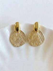 1 Pair Fashionable Luxury Exquisite Metal Geometric Shell Stud Earrings Suitable For Teenage Girls Daily And Holiday Wear - Geometry - View 1