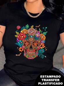 Playera estampada con diseño de calavera con flores, estilo mexicano, efecto glitter pero es estampado, colorida, creativa, moderna, ideal para Halloween, día de muertos, uso diario, para tí - Negro - Ver 1