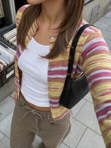 女款新款溫柔慵懶漸層寬條紋針織開襟衫，適合春秋日常外出、女友聚會或居家穿著，可單穿搭配米色針織裙與瑪麗珍鞋，展現溫柔寧靜的韓系氛圍與隨性藝術氣質 - 彩色 - 查看 5