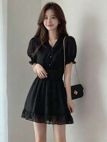 Gaun Wanita YCYC Warna Polos Kerah V Bahan Mesh Renda Lengan Pendek Kancing Depan Pinggang Serut - Hitam - View 2