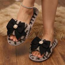 Chiffon Bow With Pearl & Rhinestone Square Buckle, Sweet & Delicate Flat Plush Slippers, Suitable For Autumn/Winter Home Use - Grey - View 3
