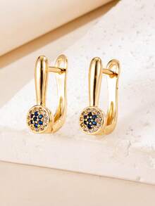 1 Pair Minimalist Round Cluster Clip Earrings, Double-Bar Streamlined Clip Body, Round Floral Cluster With Center Accent Stone And Surrounding Sparkling Stones, Commuter Style Ear Jewelry - Earrings - View 3