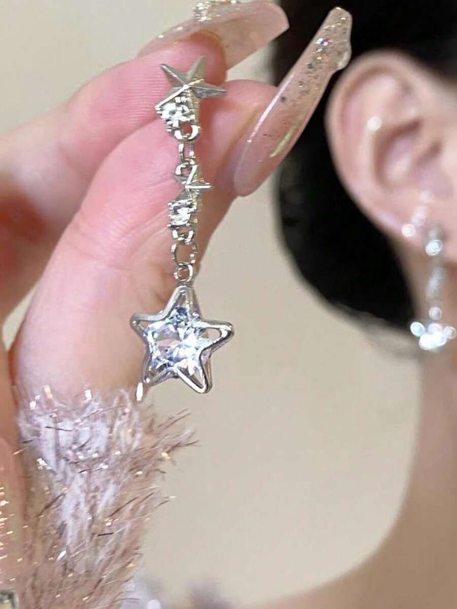 A Pair Of Silver Star Earrings With A Female Niche And Unique Temperament. The Earrings Are Exquisitely Designed And Explosive - Silver - View 1