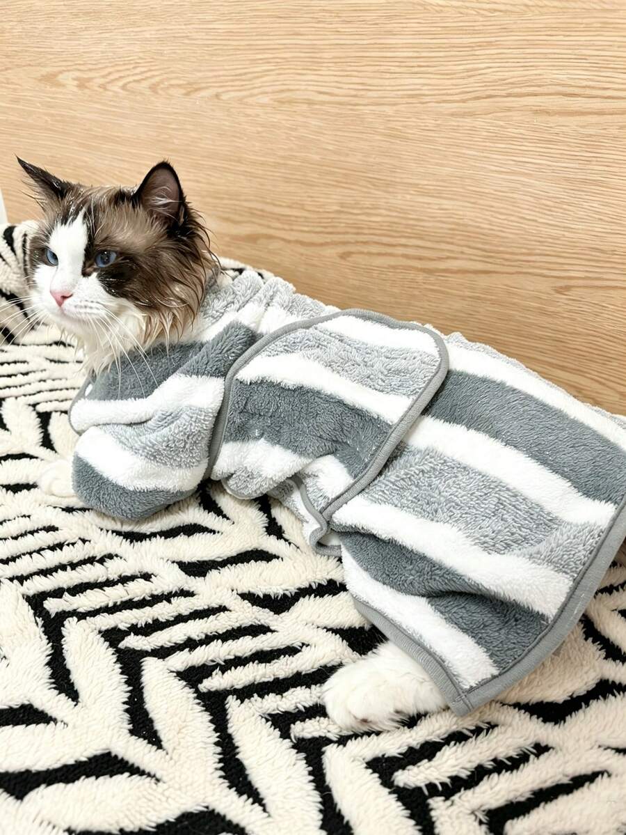 1PC Pet Absorbent Towel, Dog Bathrobe, Soft And Thick Quick Drying Bathrobe With Adjustable Strap For Small, Medium, Large Dogs & Cats For Drying, Grooming, Bathing And Cleaning - Dog & Cat Specific Pet Drying Towel - Grey - View 1